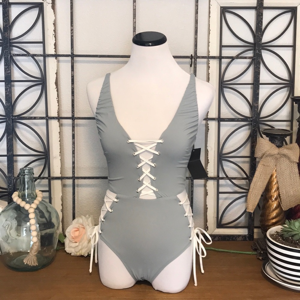 ✨NWT✨ LACE UP MONOKINI